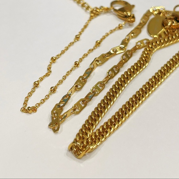 Bracelet -Gold Cuban curb chain waterproof  18k gold plated on stainless … - Picture 3 of 5